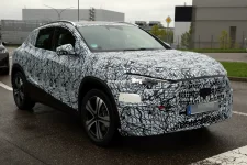this-is-the-all-new-2027-mercedes-benz-gla-before-youre-supposed-to-see-it-258099_1.webp